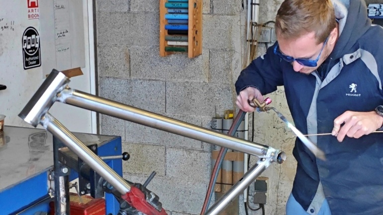 Guillaume vient se fabriquer un triangle avant